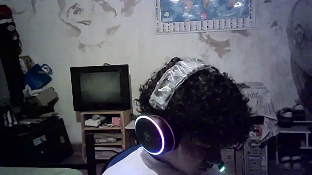 Snapshot of Emv2 chatting on 4, 2, 2026 Emv2 online show from 4, 2, 2026