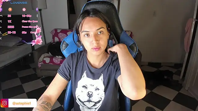 Miss Nicole online show from 6, 3, 2025