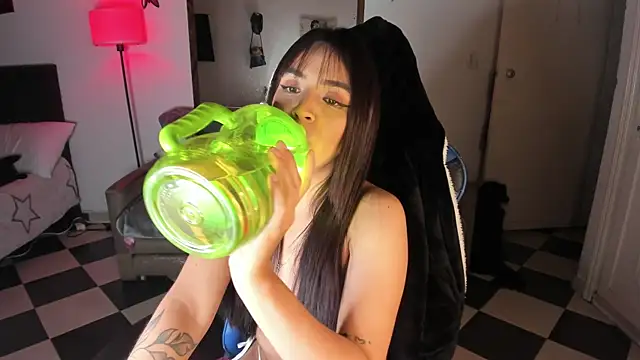 Miss Nicole online show from 8, 3, 2025