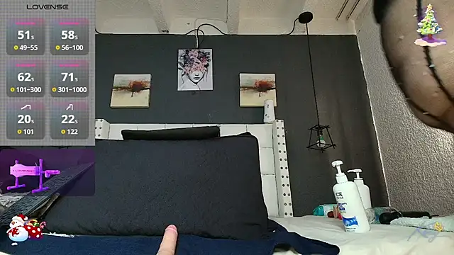 hazel milf online show from 17, 12, 2025