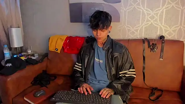 Snapshot of AcidMilo chatting on 7, 12, 2024 AcidMilo online show from 7, 12, 2024