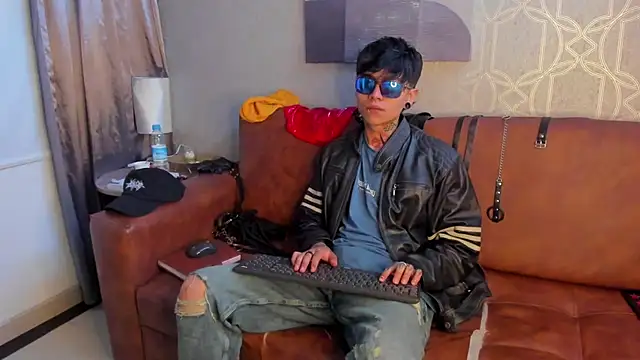 Snapshot of AcidMilo chatting on 7, 12, 2024 AcidMilo online show from 7, 12, 2024