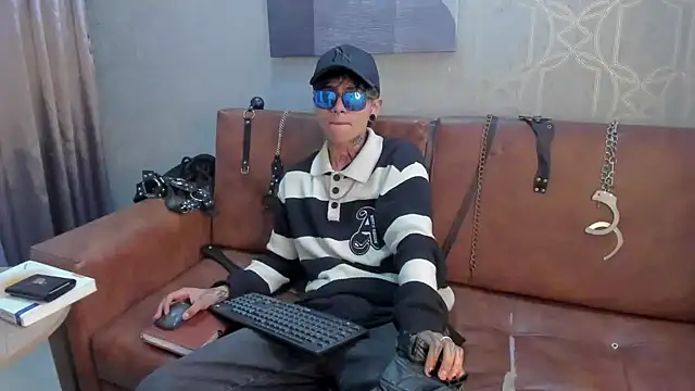 Snapshot of AcidMilo chatting on 9, 12, 2024 AcidMilo online show from 9, 12, 2024