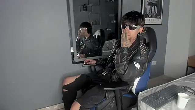 Snapshot of AcidMilo chatting on 21, 12, 2024 AcidMilo online show from 21, 12, 2024