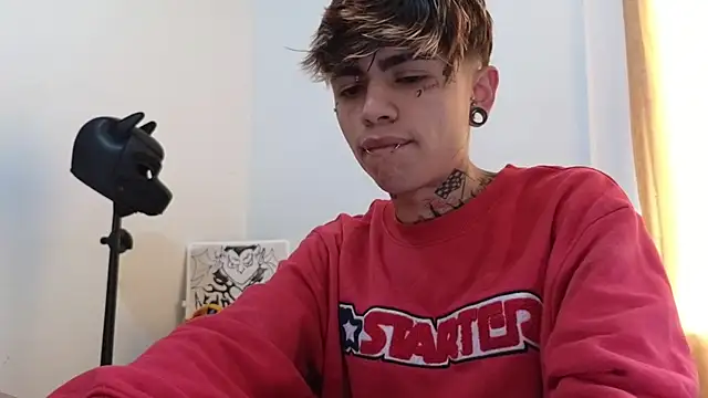 Snapshot of AcidMilo chatting on 13, 2, 2025 AcidMilo online show from 13, 2, 2025