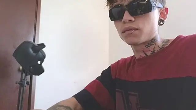 Snapshot of AcidMilo chatting on 21, 2, 2025 AcidMilo online show from 21, 2, 2025