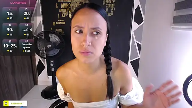 Snapshot of amyharlow_1 chatting on 8, 9, 2025 amyharlow 1 online show from 8, 9, 2025