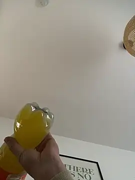 Snapshot of Jonkitzler1 chatting on 19, 12, 2024 Jonkitzler1 online show from 19, 12, 2024