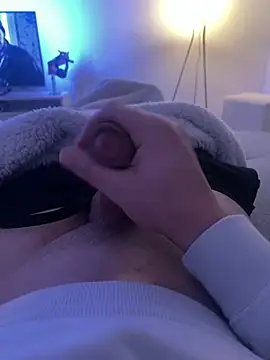 Snapshot of Jonkitzler1 chatting on 13, 2, 2025 Jonkitzler1 online show from 13, 2, 2025