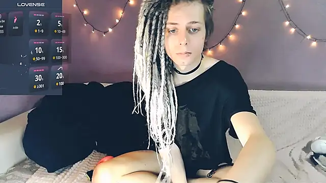 Littlepinkcat online show from 8, 3, 2025