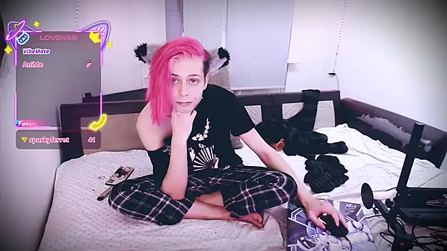 Littlepinkcat online show from 21, 12, 2025