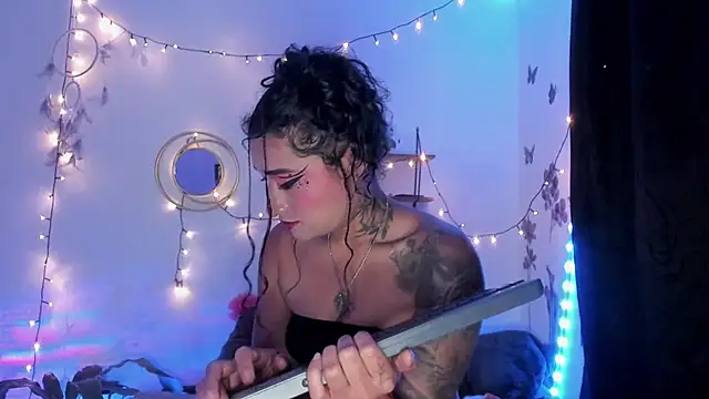 Eva Lee  online show from 1, 3, 2025