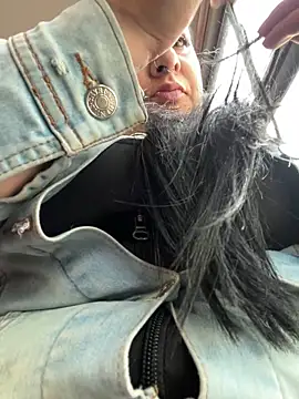 Abril Luv online show from 25, 2, 2025