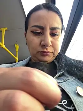 Abril Luv online show from 27, 2, 2025