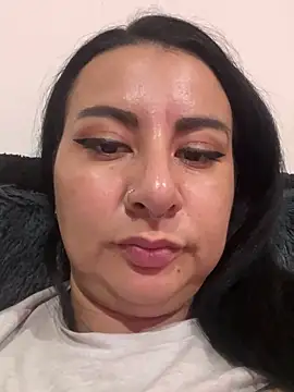 Abril Luv online show from 5, 3, 2025