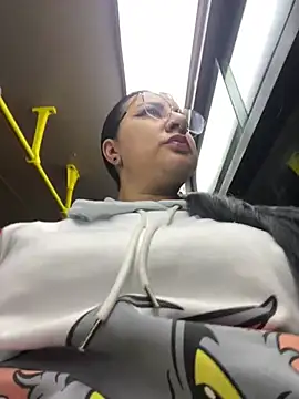 Abril Luv online show from 8, 3, 2025