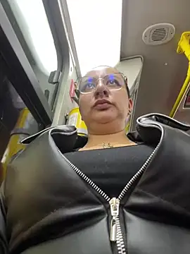 Abril Luv online show from 11, 3, 2025