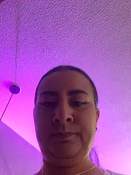 Abril Luv online show from 9, 9, 2025