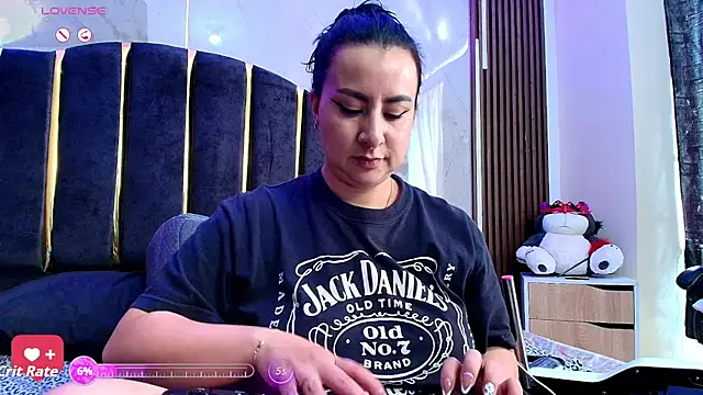 Abril Luv online show from 13, 9, 2025