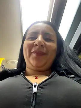 Abril Luv online show from 9, 10, 2025