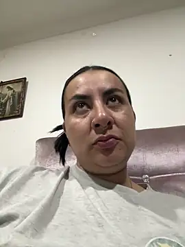 Abril Luv online show from 3, 4, 2026