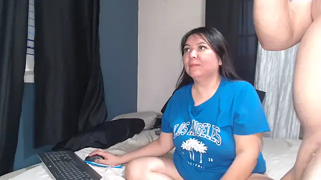 Snapshot of valhallacouple420 chatting on 19, 9, 2025 valhallacouple420 online show from 19, 9, 2025