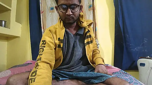 Cute boy2000 online show from 6, 1, 2025