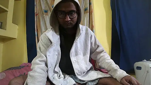 Cute boy2000 online show from 27, 1, 2025