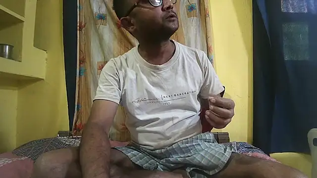 Cute boy2000 online show from 7, 3, 2025