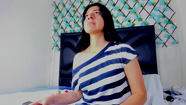 Snapshot of EmmaWilliamss chatting on 3, 6, 2026 EmmaWilliamss online show from 3, 6, 2026