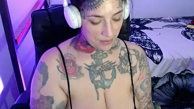 VampGirl1 online show from 8, 2, 2025