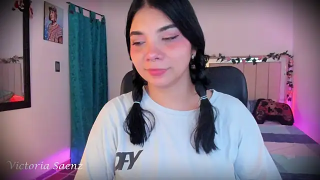 victoriaasaenz  online show from 17, 12, 2025