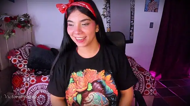 victoriaasaenz  online show from 4, 6, 2026