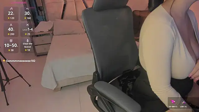 LunaBaker-1 online show from 28, 1, 2025