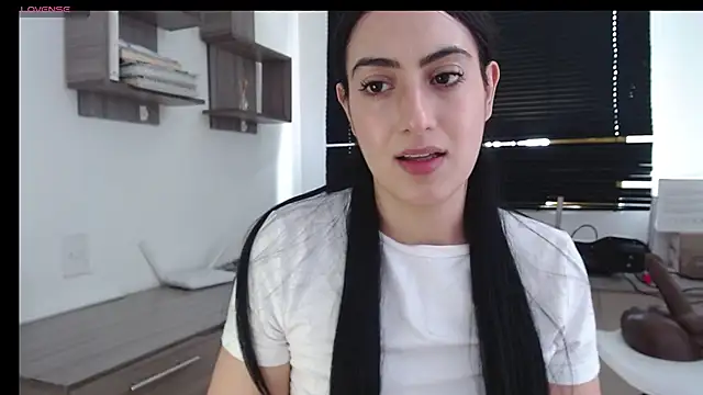 Snapshot of MIYESSI chatting on 8, 3, 2025 MIYESSI online show from 8, 3, 2025