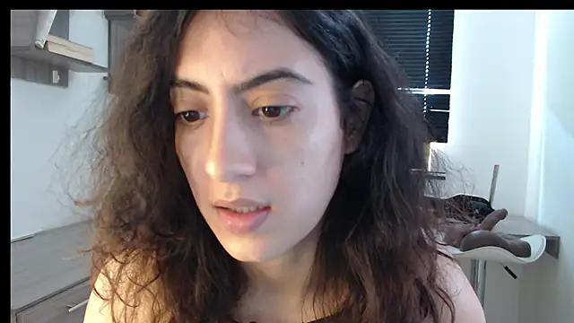 Snapshot of MIYESSI chatting on 11, 9, 2025 MIYESSI online show from 11, 9, 2025