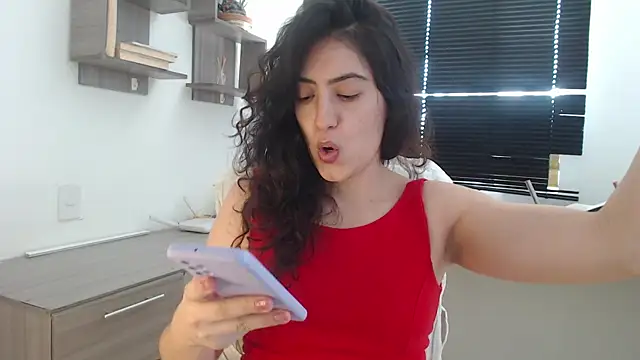 Snapshot of MIYESSI chatting on 3, 10, 2025 MIYESSI online show from 3, 10, 2025