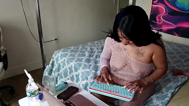 Snapshot of YasmineMinaj chatting on 15, 7, 2026 YasmineMinaj online show from 15, 7, 2026