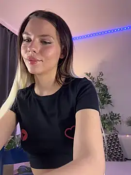 Snapshot of KittyKatyDream chatting on 14, 1, 2025 KittyKatyDream online show from 14, 1, 2025