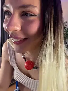 Snapshot of KittyKatyDream chatting on 18, 1, 2025 KittyKatyDream online show from 18, 1, 2025