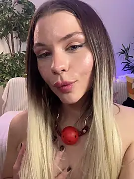 Snapshot of KittyKatyDream chatting on 3, 2, 2025 KittyKatyDream online show from 3, 2, 2025