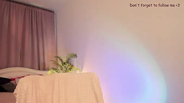 LauraCoy online show from 6, 2, 2025