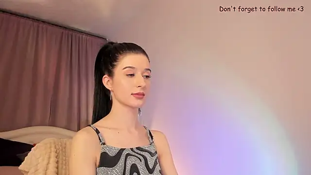 LauraCoy online show from 6, 2, 2025