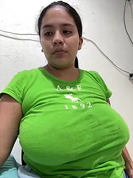 Snapshot of moncerrat_luna chatting on 5, 5, 2026 moncerrat luna online show from 5, 5, 2026