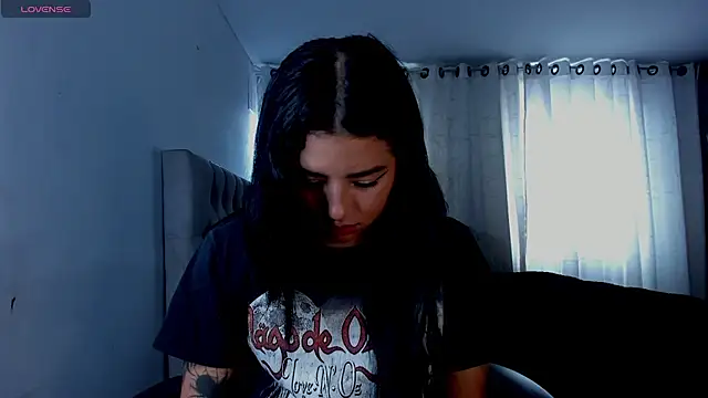 Snapshot of aliice_walker_ chatting on 27, 4, 2026 aliice walker online show from 27, 4, 2026