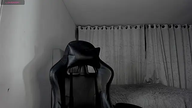 Snapshot of aliice_walker_ chatting on 4, 8, 2026 aliice walker online show from 4, 8, 2026