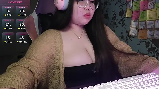 ANNELIESE  online show from 4, 12, 2024