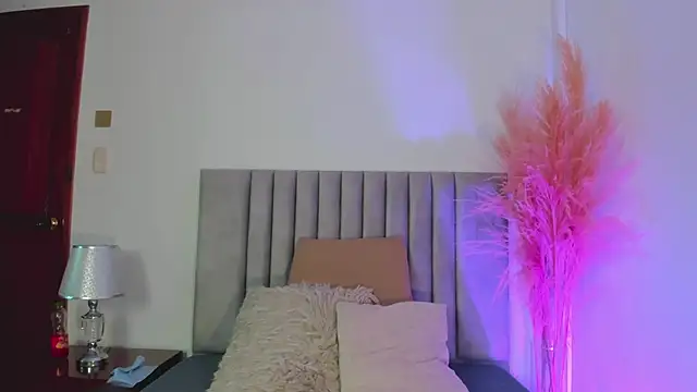 NoraDasilva online show from 28, 12, 2024