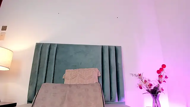 NoraDasilva online show from 31, 12, 2024