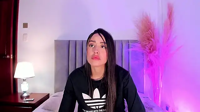 NoraDasilva online show from 10, 1, 2025